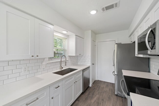 Building Photo - 1703 Millbury Dr