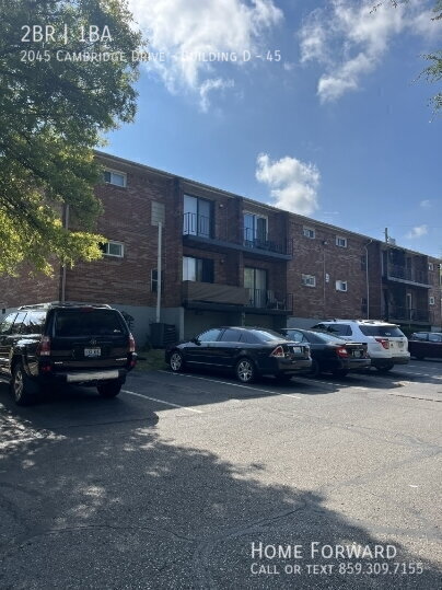 Building Photo - 2045 Cambridge Dr Unit Building D - 45