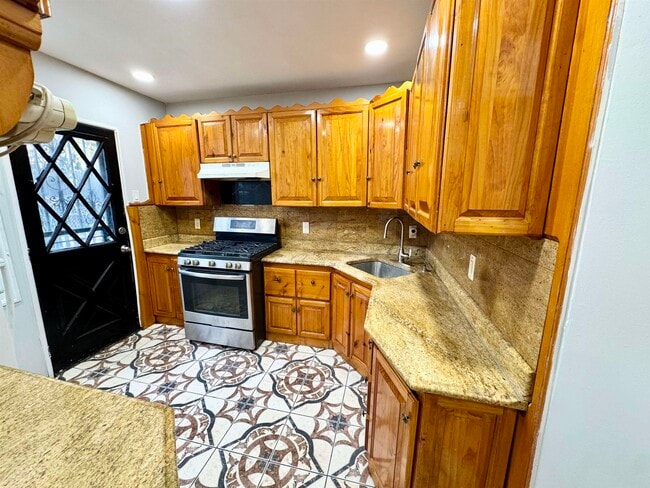 Photo - 272 Winfield Ave Unit 1