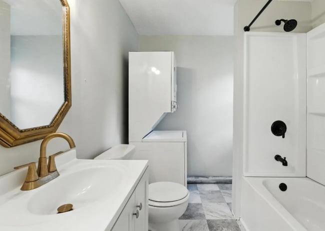 Photo - 453 N 10th St