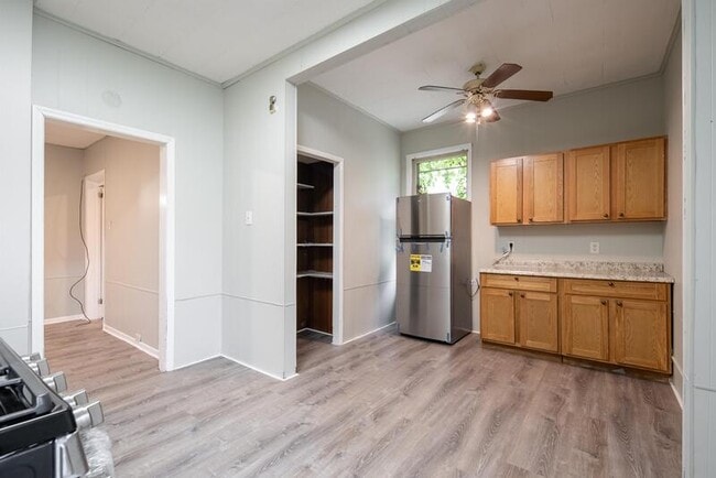 Photo - 140 5th Ave