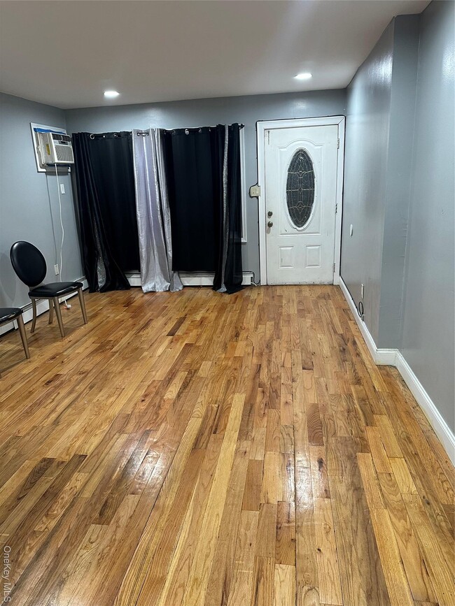 Photo - 180-11 146th Ave