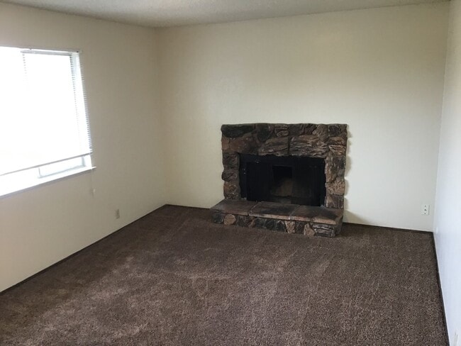 Building Photo - 1590 Alfred Way Unit 4