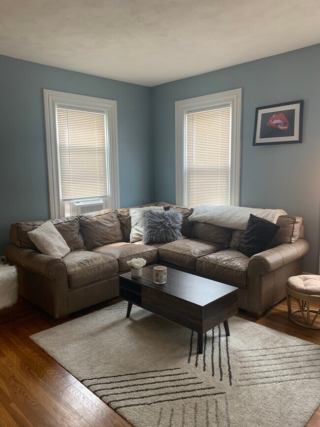 Living Room - 130 Sutton St Condo Unit 1