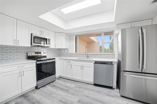 Photo - 5201 Yellow Pine Ln