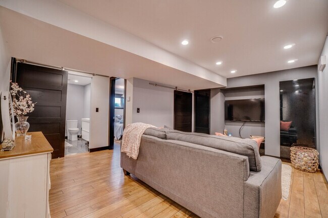 Photo - 10129-10184 84 Street NW Unit SI ID1564628P