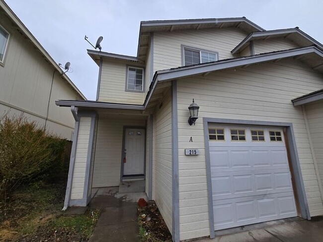 Updated 3-Bedroom Townhome in Dayton – Mov... - Updated 3-Bedroom Townhome in Dayton – Mov...