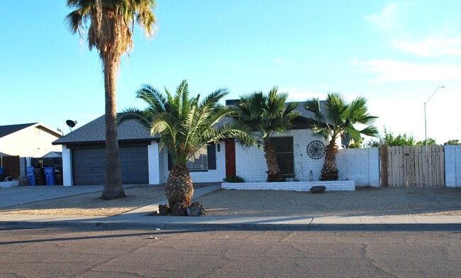 Building Photo - 2057 W Village Dr