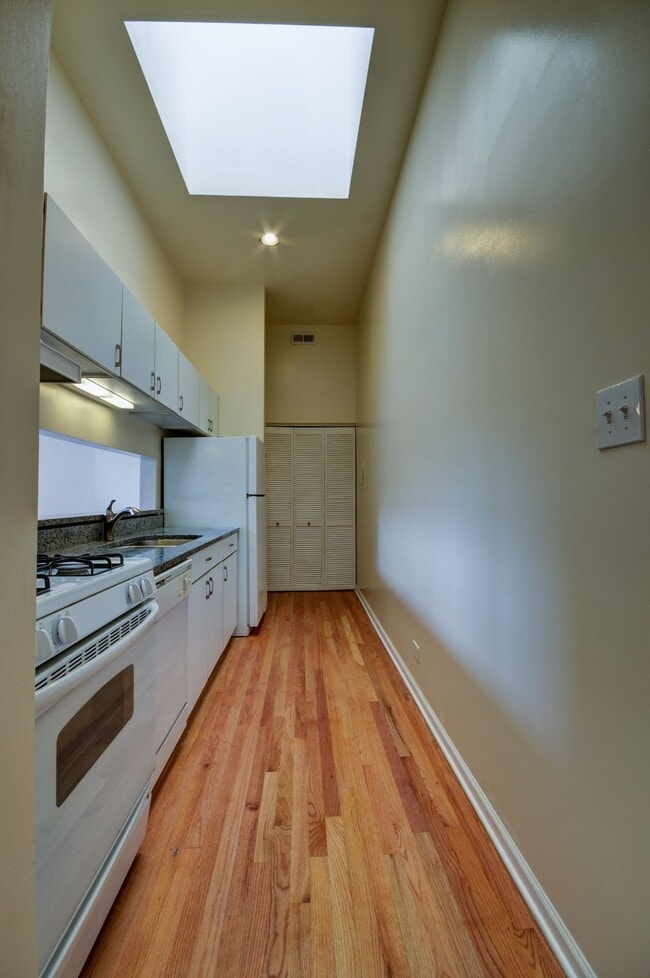Photo - 3257 N Sheffield Ave Unit 306