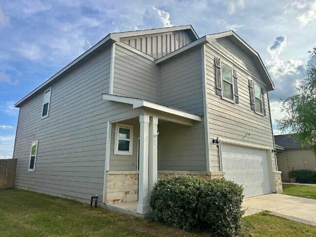 Spacious 4 Bed/2.5 Bath in Seguin with Easy I-10 Access
