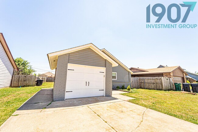 Photo - 412 NW 121st St