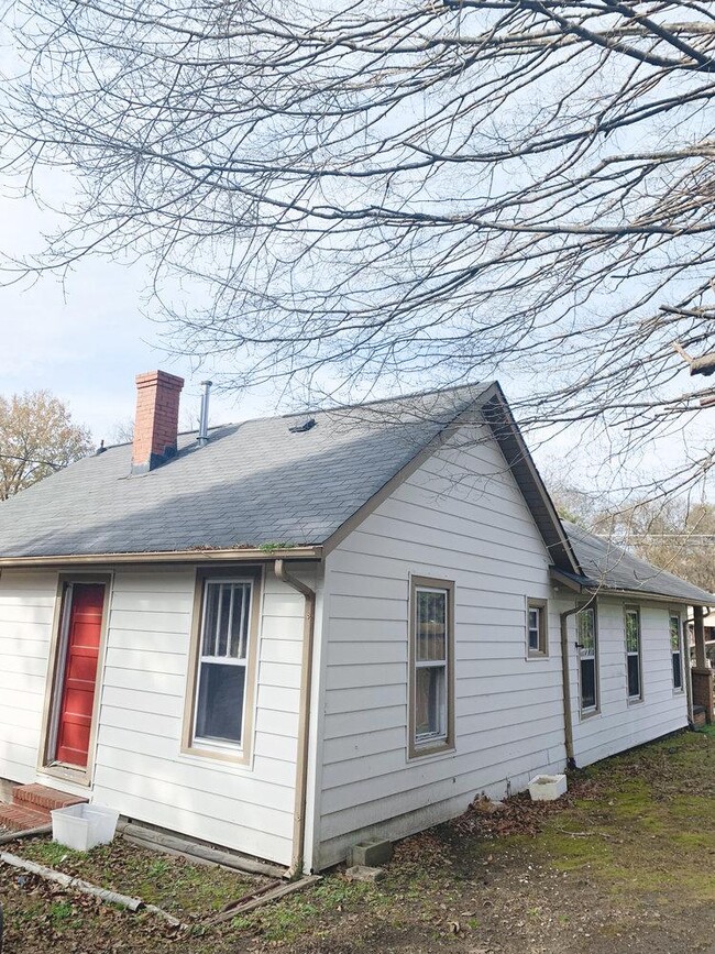 Room in Single Family Home on Brooks St