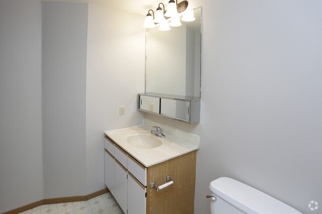 2BR, 1BA - 936 SF