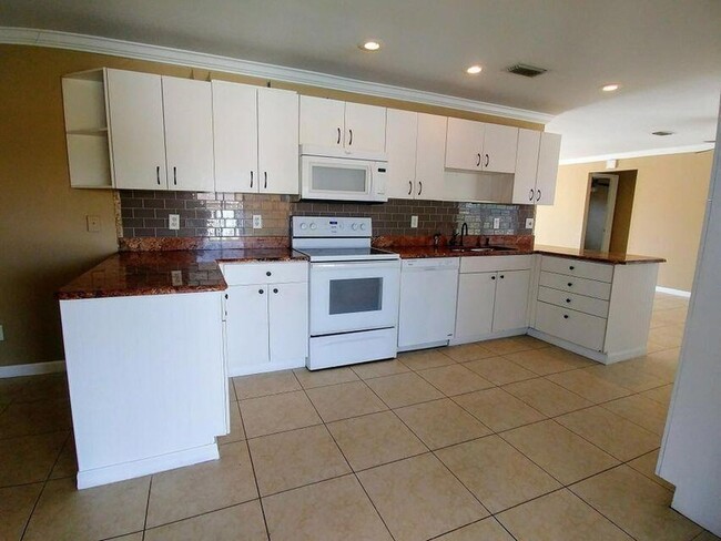 Photo - 925 SE Albatross Ave