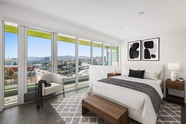 Building Photo - 5750 Hollywood Blvd Rental