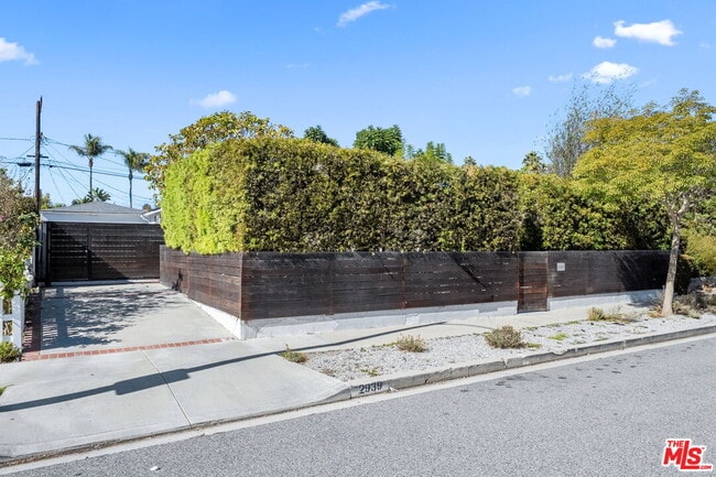 Photo - 2939 Oakhurst Ave