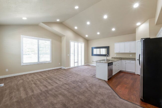 Photo - Resort-Style Living near Traverse Mountain