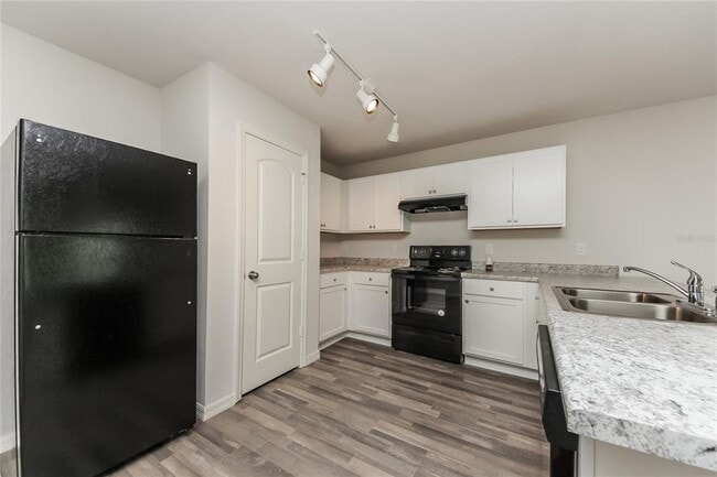 Photo - 230 Hyacinth Ct
