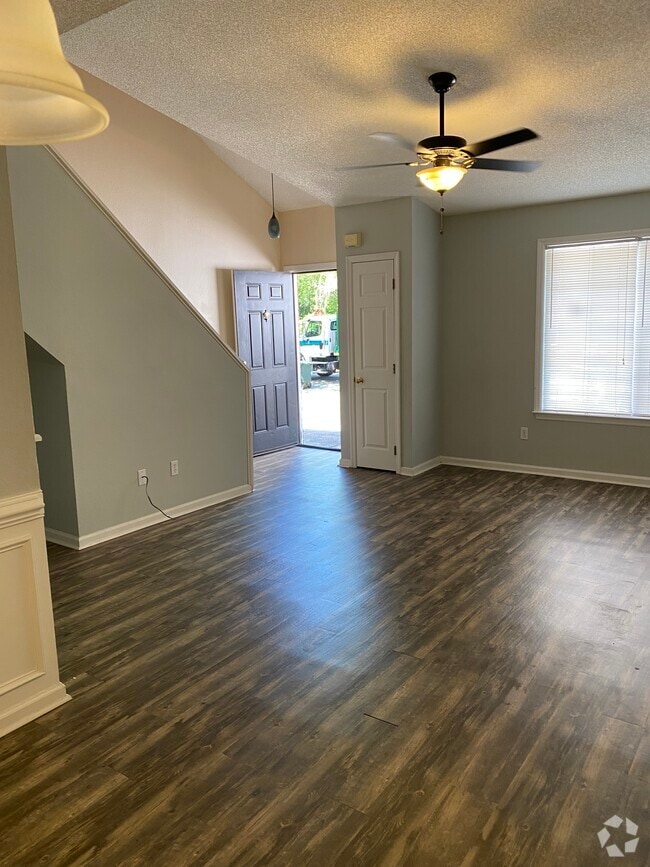 Building Photo - Other - Emerald Rental