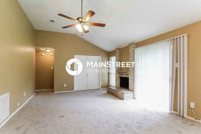 Photo - 3 Bedroom Pet-Friendly Home in Humble, TX with Main Street Renewal