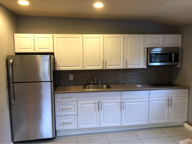 Photo - 18953 Bessemer St Apartamentos