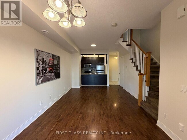 Photo - 315 Village Green Square