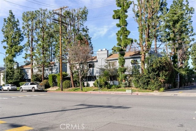Building Photo - 15113 Saticoy St