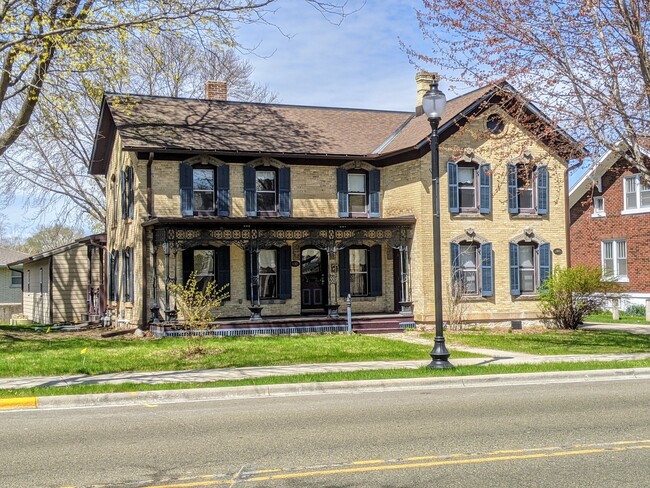 Building Photo - 128 S Main St Unit 128