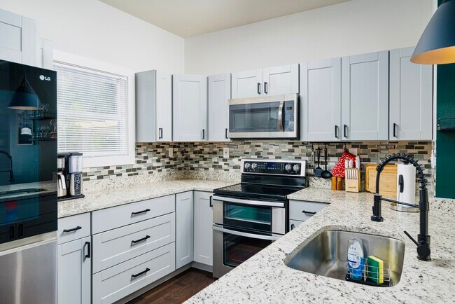 Photo - 419 N Hackberry St