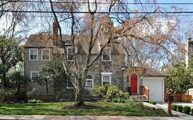 Building Photo - 7314 University Ave