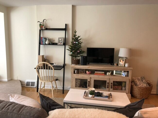 Photo - 1926 Lombard St Unit Studio 2. floor