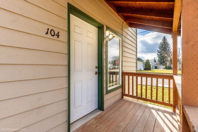 Building Photo - 104 N Colville Rd Unit 104 N Colville Rd