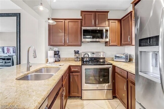 Photo - 805 River Point Dr Unidad 106C