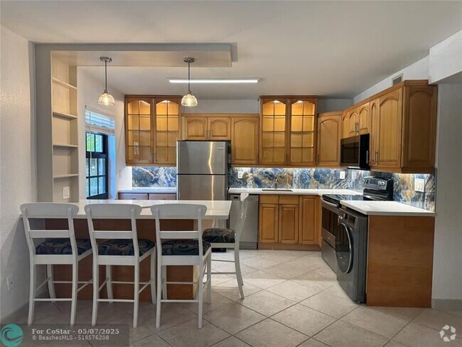 Building Photo - 815 NE 28th St Unit 104 Rental