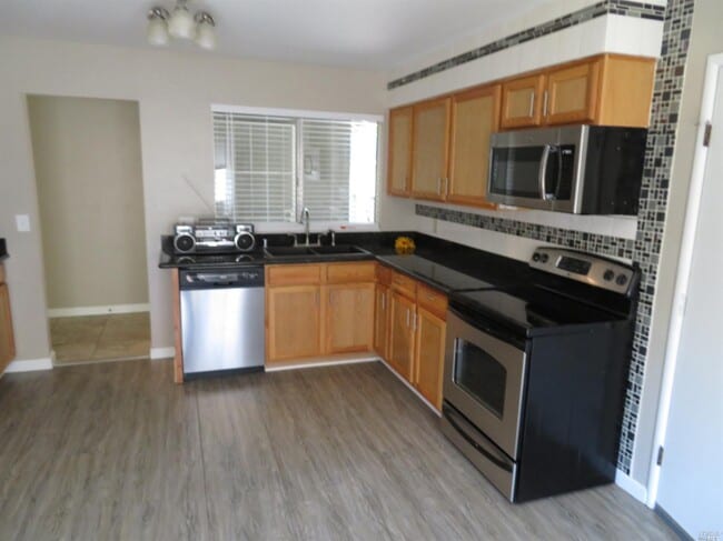 Photo - 1255 Whitehall Way