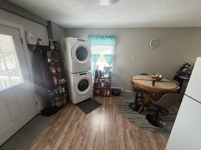 Photo - 311 Railroad St Unidad Apt. B