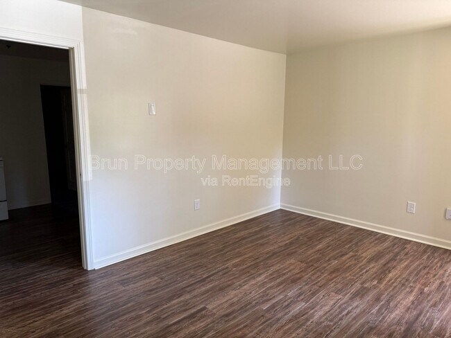 Photo - 5820 Sanford Rd Unit 1