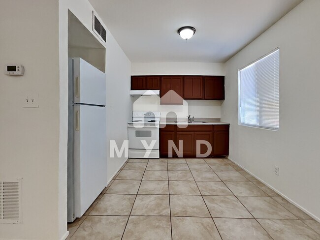 Photo - 1702 E Cambridge Ave