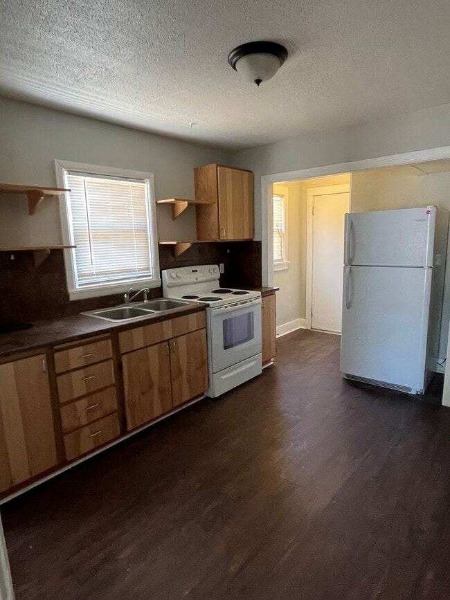 Photo - Bradshaw-PM-023-0209 Unit A