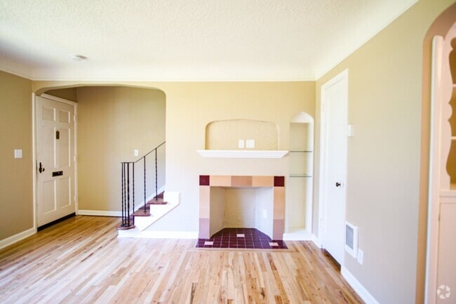 Building Photo - In the Heart of NW-Mid-Century 2Bdr Lives ... Unit 2405 Rental