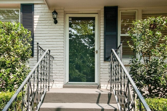 Photo - 1006 S Douglas Ave