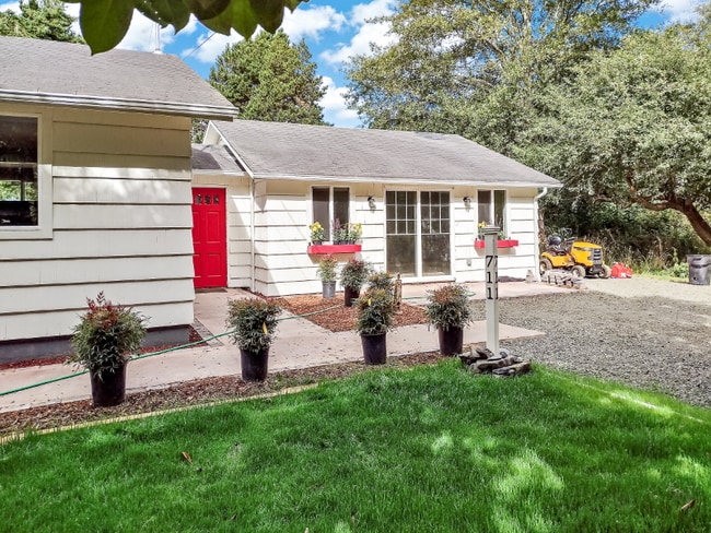 Photo - 711 N Third St