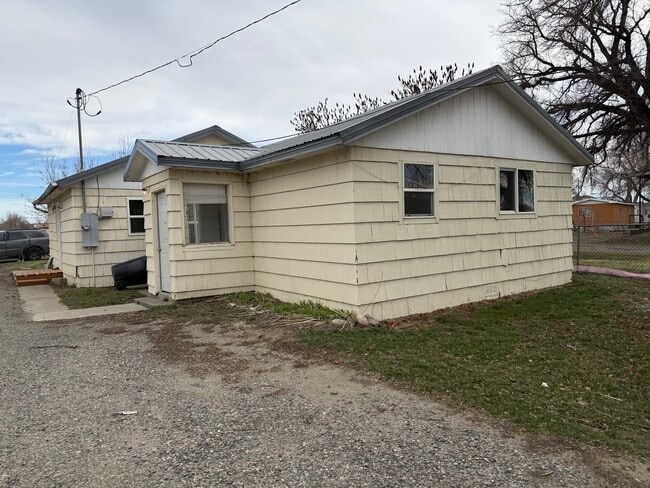 Building Photo - 713 S Billings Blvd