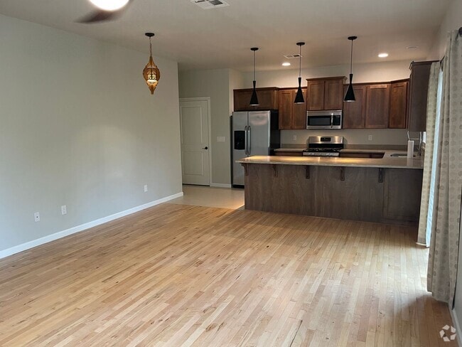 Building Photo - Live it up in Jacksonville's McCully Lane ... Rental