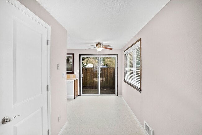 Photo - 1016 9th St SE Unit 1