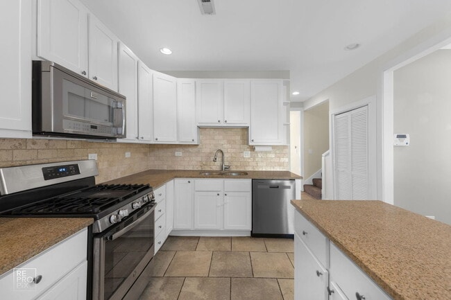 Photo - 3320 W Warner Ave