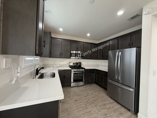 327 Las Flores Dr