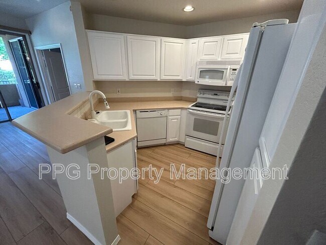 Photo - 7887 N 16th St