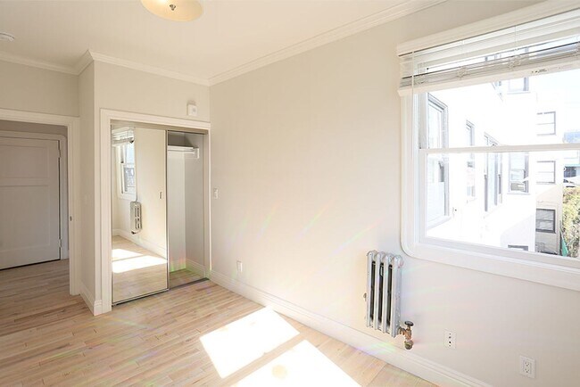 Photo - OPEN HOUSE: Sunday (12/21) 12:00pm-12:20pm. Remodeled 1BR/1BA just north of the western tip of Oa...