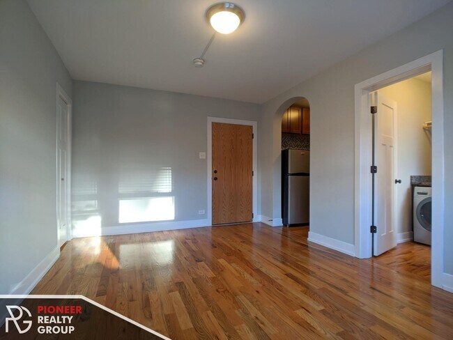 560 W Arlington